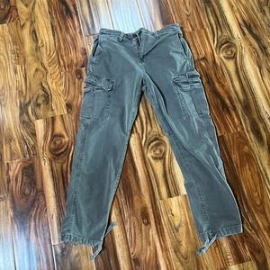 American Eagle slim lived-in cargo pants